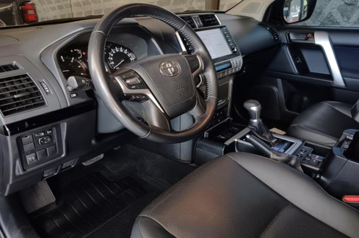 TOYOTA LAND CRUISER PRADO 2022 70,821 kms.