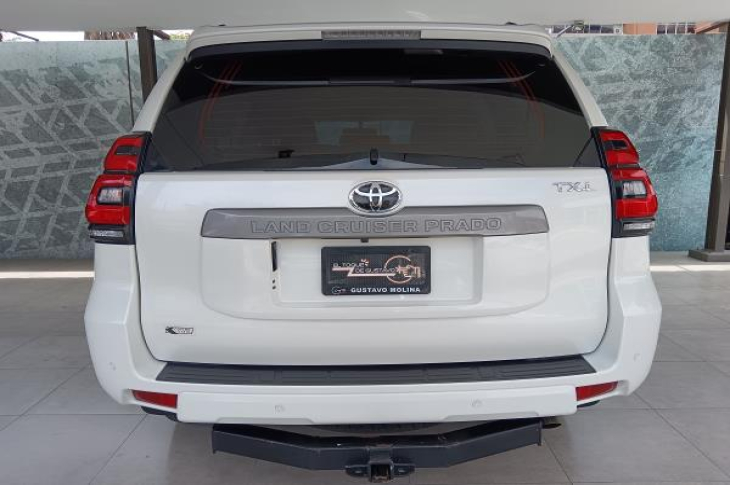 TOYOTA LAND CRUISER PRADO 2023 10,041 kms.