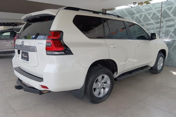 TOYOTA LAND CRUISER PRADO 2023 10,041 kms.