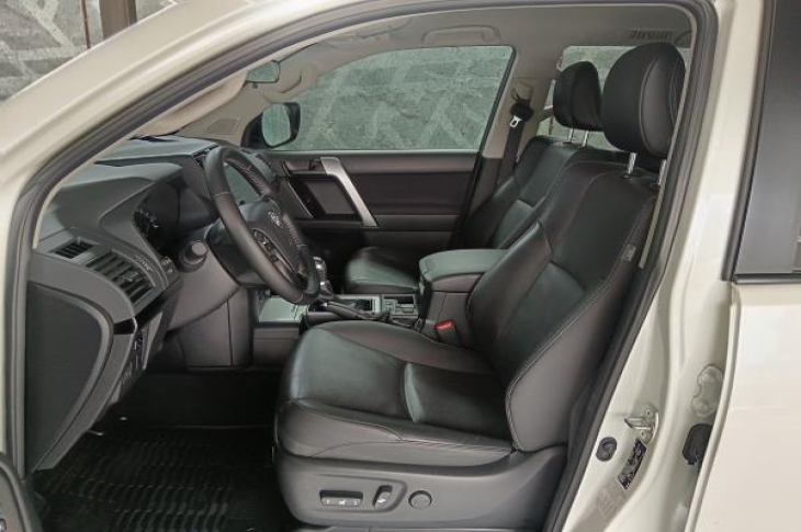 TOYOTA LAND CRUISER PRADO 2023 10,041 kms.