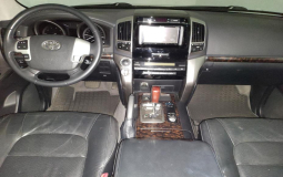 TOYOTA LAND CRUISER 2015 91,500 kms.