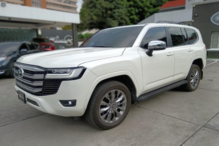 TOYOTA LAND CRUISER 2023 11,424 kms.