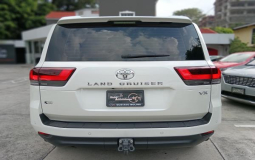 TOYOTA LAND CRUISER 2023 11,424 kms.