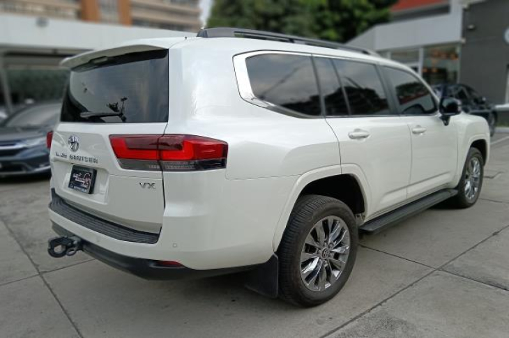 TOYOTA LAND CRUISER 2023 11,424 kms.