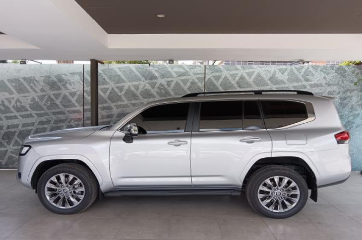 TOYOTA LAND CRUISER 2023 17,219 kms.