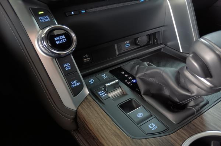 TOYOTA LAND CRUISER 2023 17,219 kms.