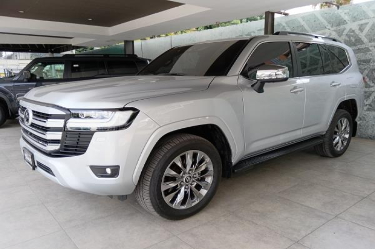 TOYOTA LAND CRUISER 2023 17,219 kms.