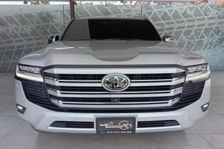 TOYOTA LAND CRUISER 2023 17,219 kms.