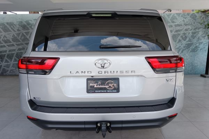 TOYOTA LAND CRUISER 2023 17,219 kms.