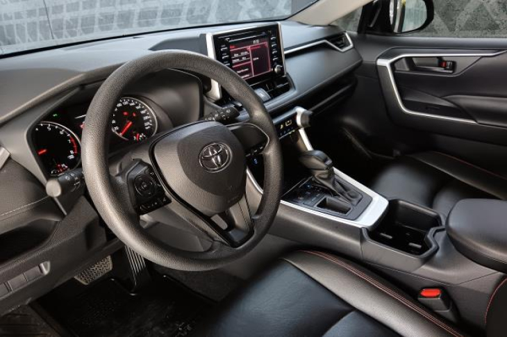 TOYOTA RAV4 2023 18,291 kms.