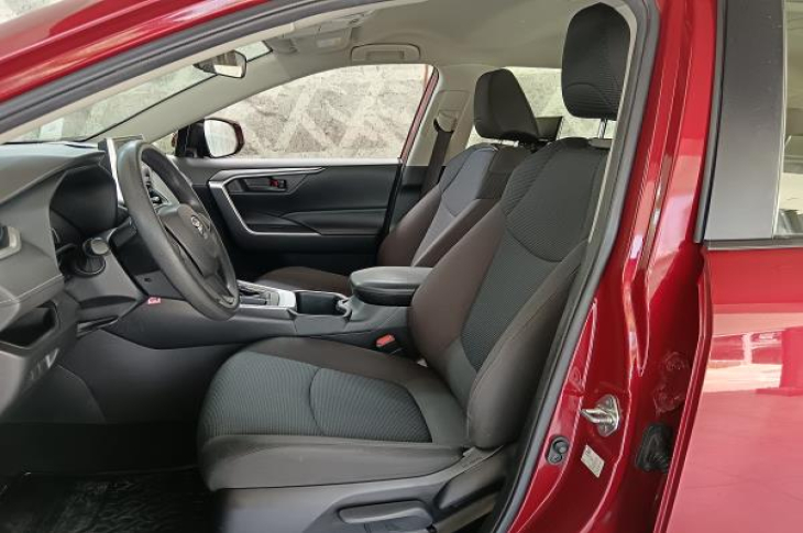 TOYOTA RAV4 2023 37,385 kms.