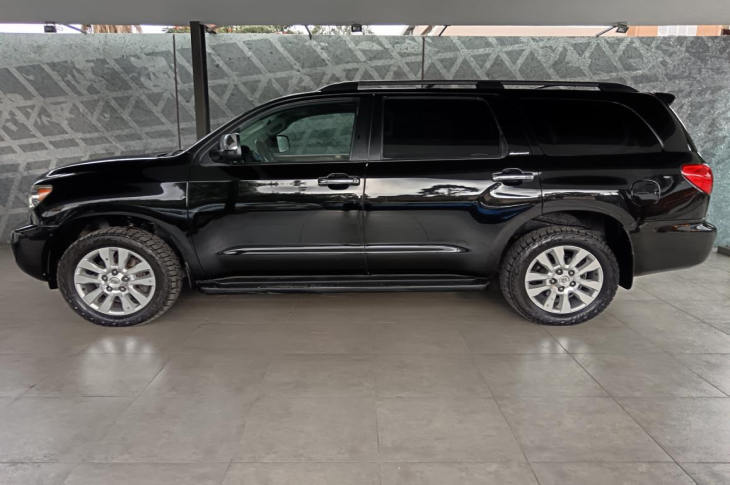 TOYOTA SEQUOIA 2014 86,051 kms.