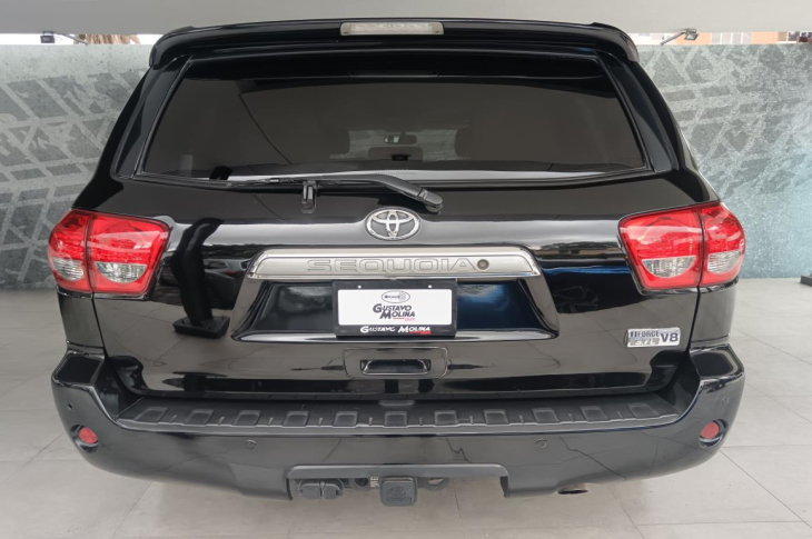 TOYOTA SEQUOIA 2014 86,051 kms.