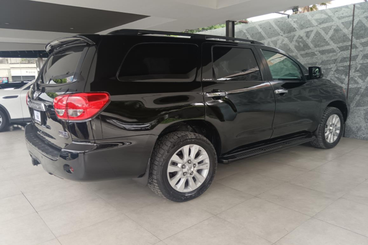 TOYOTA SEQUOIA 2014 86,051 kms.