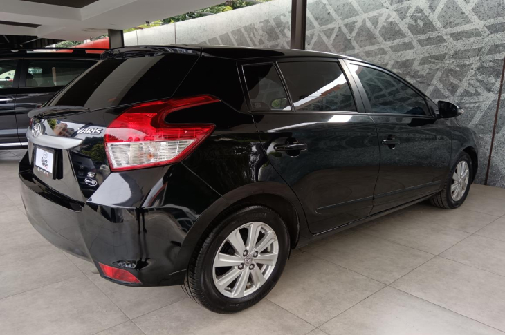 TOYOTA YARIS 2015 97,796 kms.