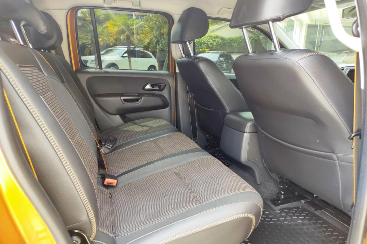 VOLKSWAGEN AMAROK 2018 74,000 kms.