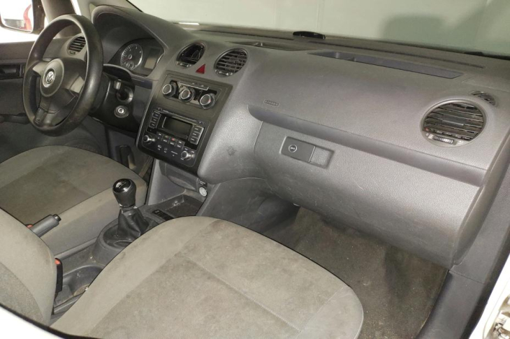VOLKSWAGEN CADDY 2015 115,600 kms.