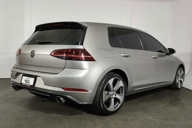 VOLKSWAGEN GOLF 2018 48,800 kms.