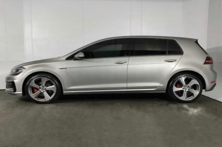 VOLKSWAGEN GOLF 2018 49,200 kms.