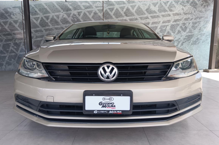 VOLKSWAGEN JETTA 2.0 2015 107,453 kms.