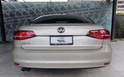 VOLKSWAGEN JETTA 2.0 2015 107,453 kms.