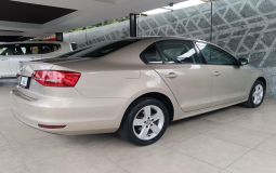 VOLKSWAGEN JETTA 2.0 2015 107,453 kms.