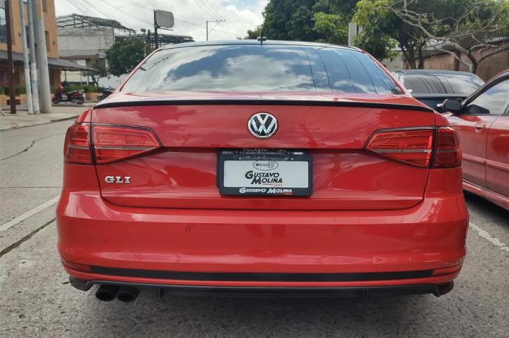 VOLKSWAGEN JETTA 2017 75,738 kms.