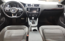 VOLKSWAGEN JETTA 2017 75,738 kms.