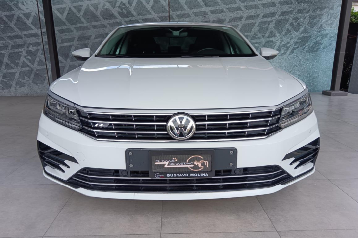 VOLKSWAGEN PASSAT 2016 16,735 kms.