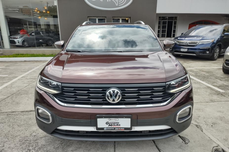 VOLKSWAGEN T-CROSS 2020 23,813 kms.
