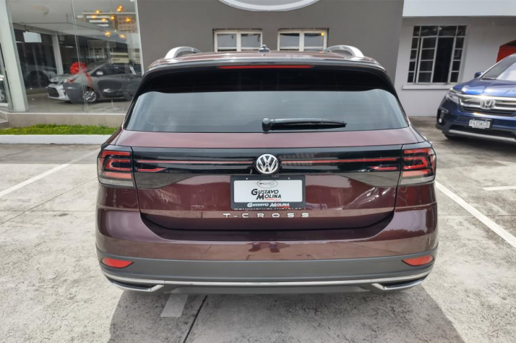 VOLKSWAGEN T-CROSS 2020 23,813 kms.