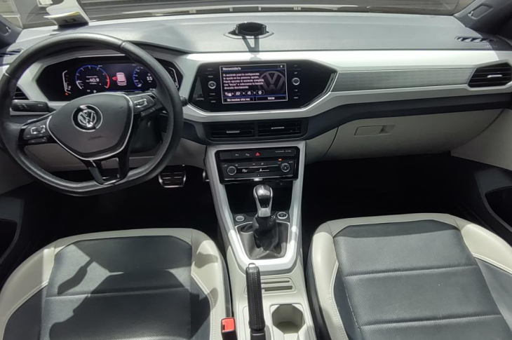 VOLKSWAGEN T-CROSS 2020 23,813 kms.
