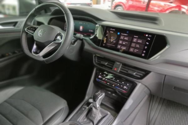 VOLKSWAGEN TAOS 2023 8,632 kms.