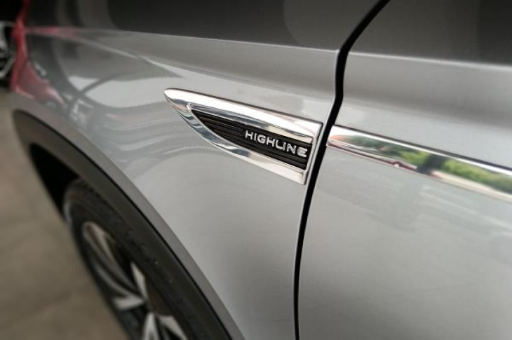 VOLKSWAGEN TAOS 2023 8,632 kms.