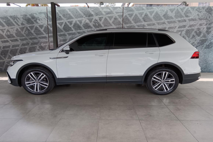 VOLKSWAGEN TIGUAN 2022 29,771 kms.